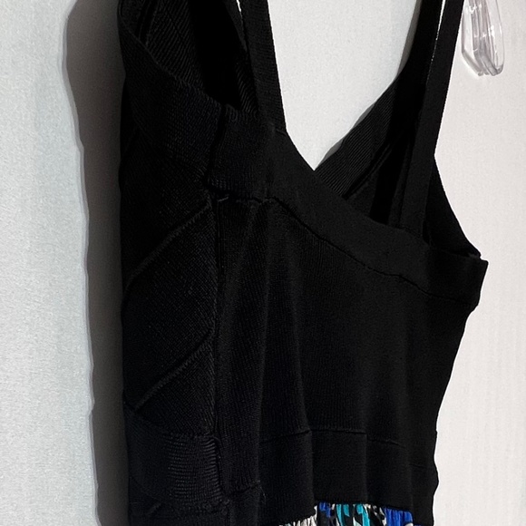 GORGEOUS BEBE silk body, knit /spandex top is a FLATTERING COCKTAIL DRESS sz XS - Picture 8 of 8